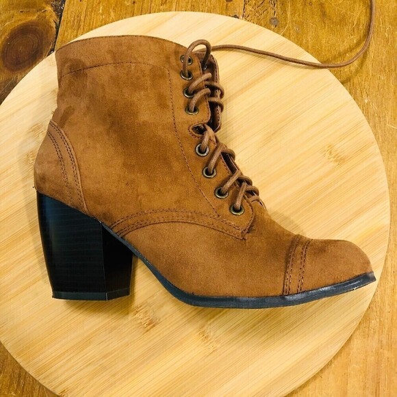 C.R. Women's Ankle Bootie, Size (8) 3" Heel, Faux Suede, Lace-up, Brown #S4 - Picture 7 of 8